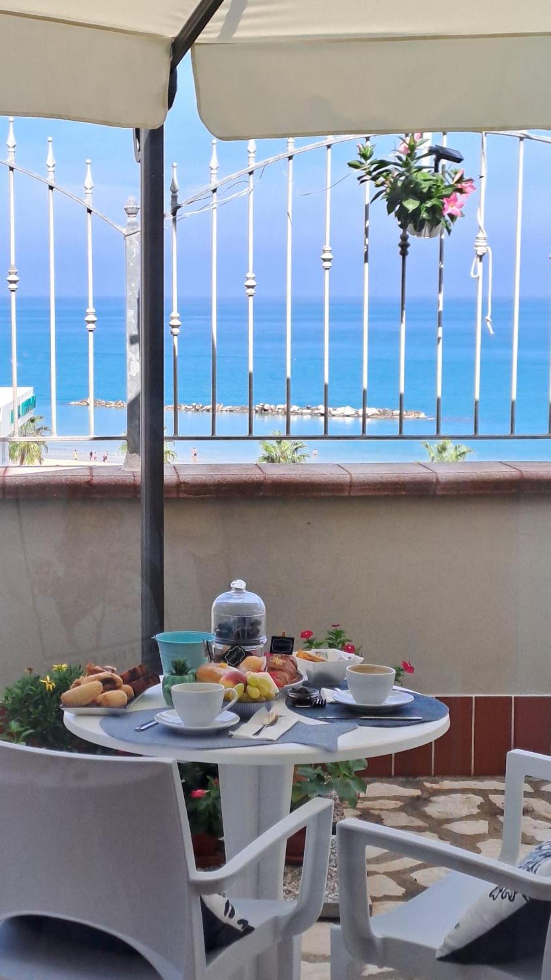 Tramonto Sul Mare Bed & Breakfast Termoli Exterior foto