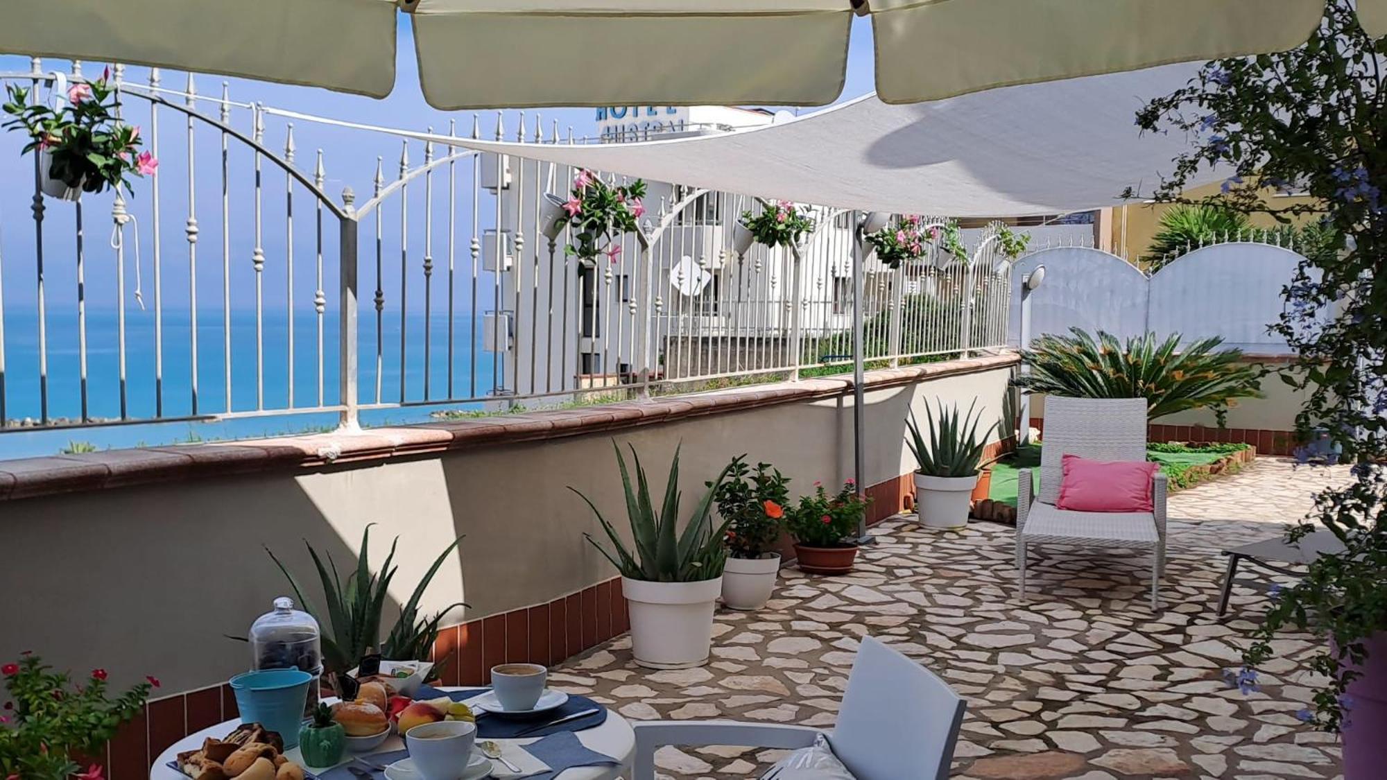 Tramonto Sul Mare Bed & Breakfast Termoli Exterior foto